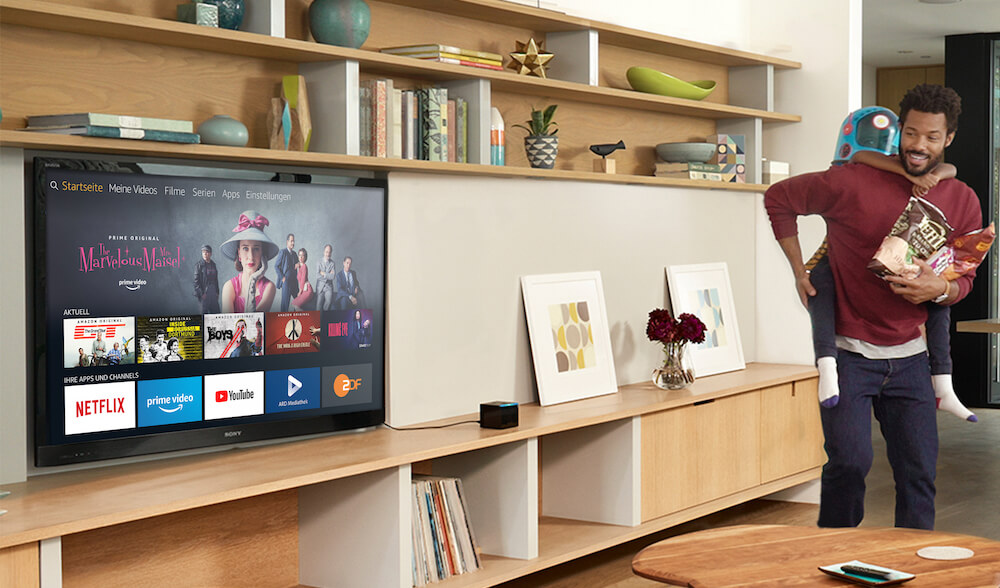 Fire TV Cube im Wohnzimmer (Bild: Amazon)
